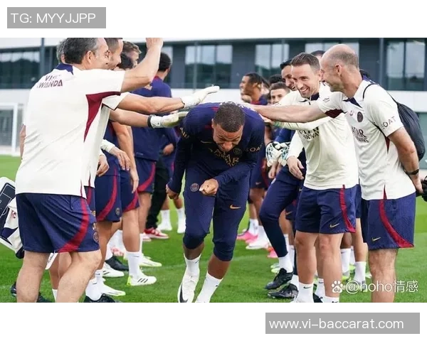 皇马更衣室团结一心共同抵御外界干扰与压力